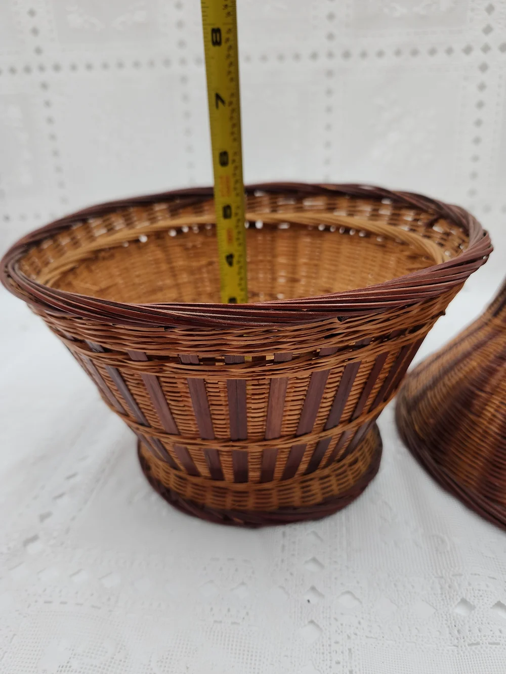 Woven Rattan Chicken Basket with Lid - Rustic Decorative Storage Farmhouse Decor